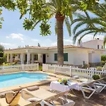Ideal House For Two Families With Pool And Barbecue