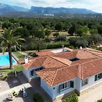 Ideal House For Two Families With Pool And Barbecue