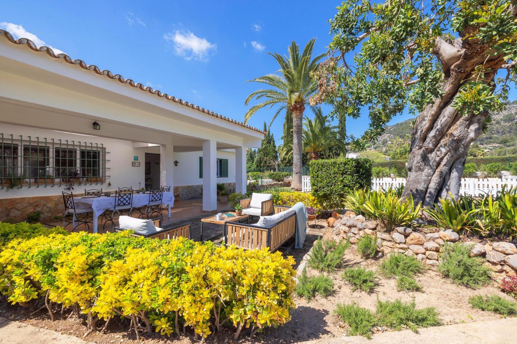 Ideal House For Two Families With Pool And Barbecue