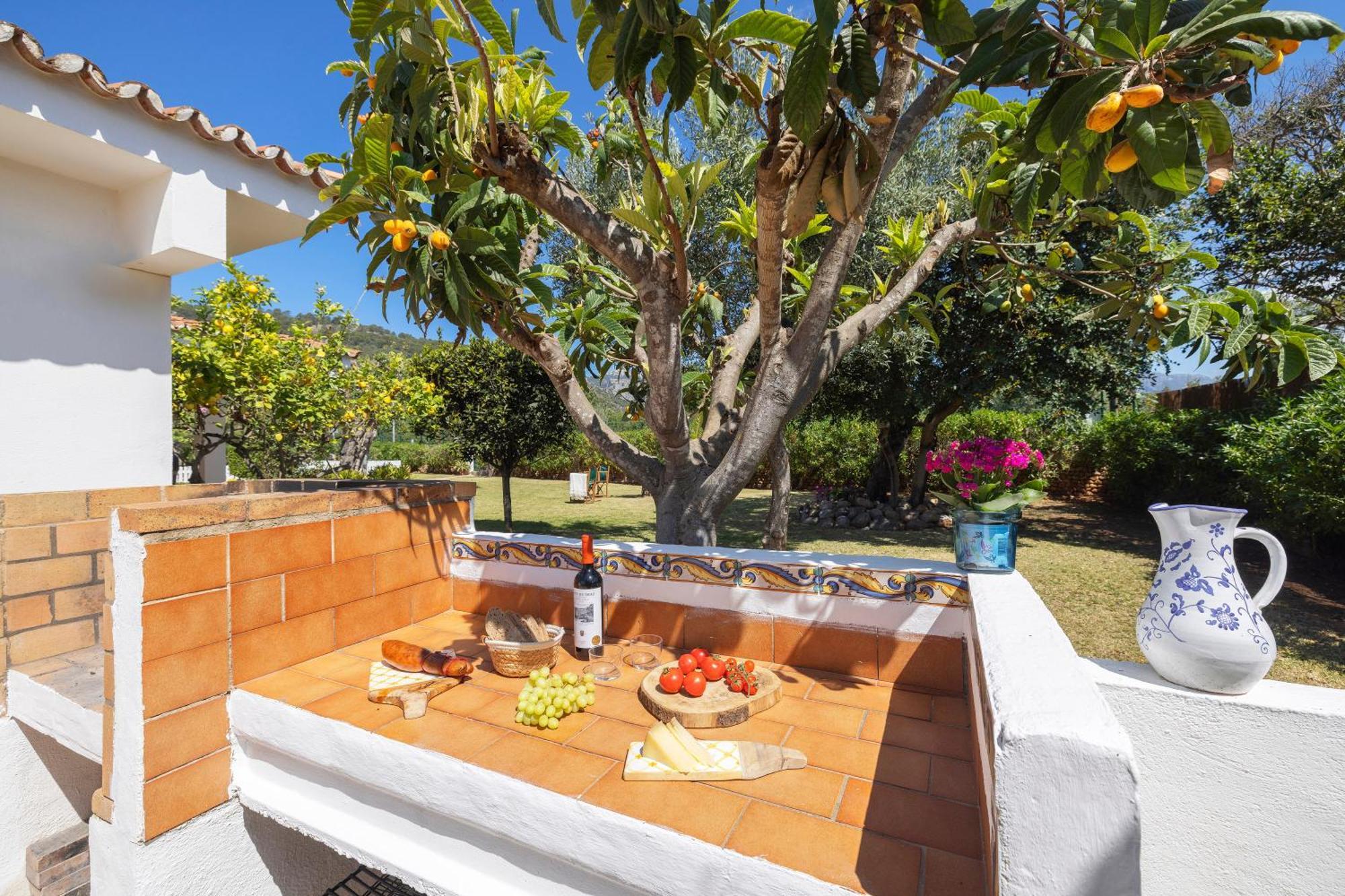 Ideal House For Two Families With Pool And Barbecue