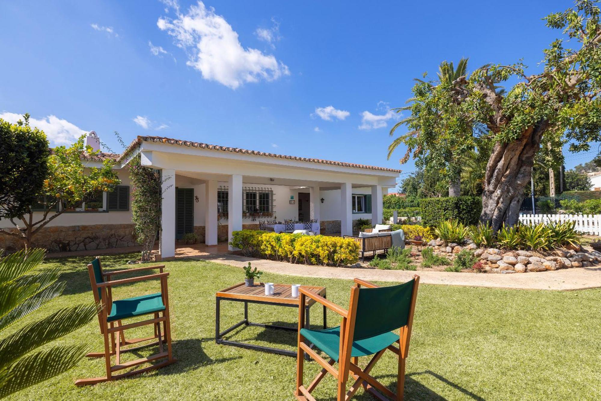 Ideal House For Two Families With Pool And Barbecue Plamanyola
