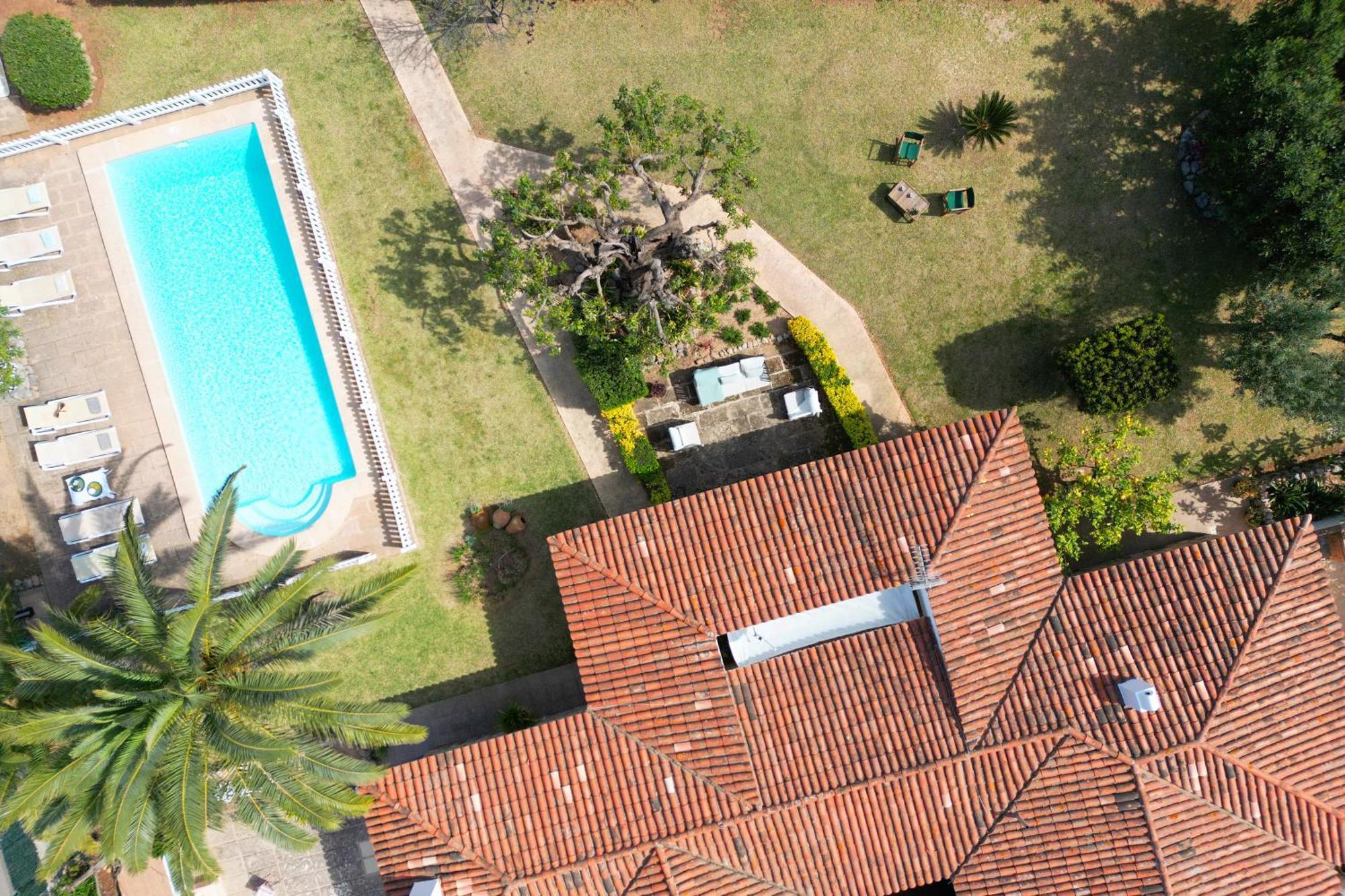 Ideal House For Two Families With Pool And Barbecue
