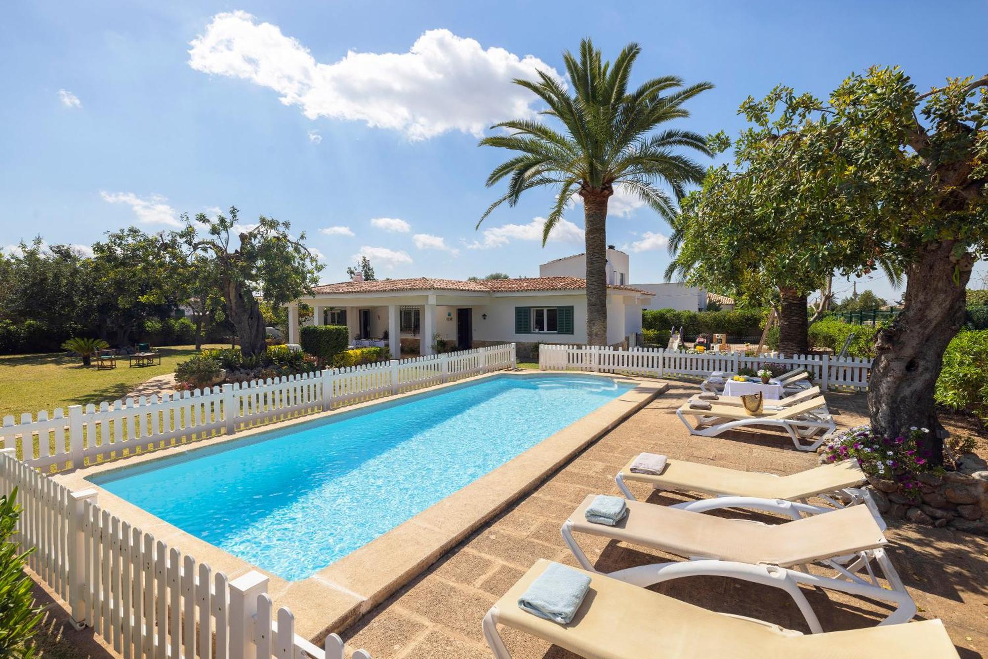 Ideal House For Two Families With Pool And Barbecue Vakantiehuis