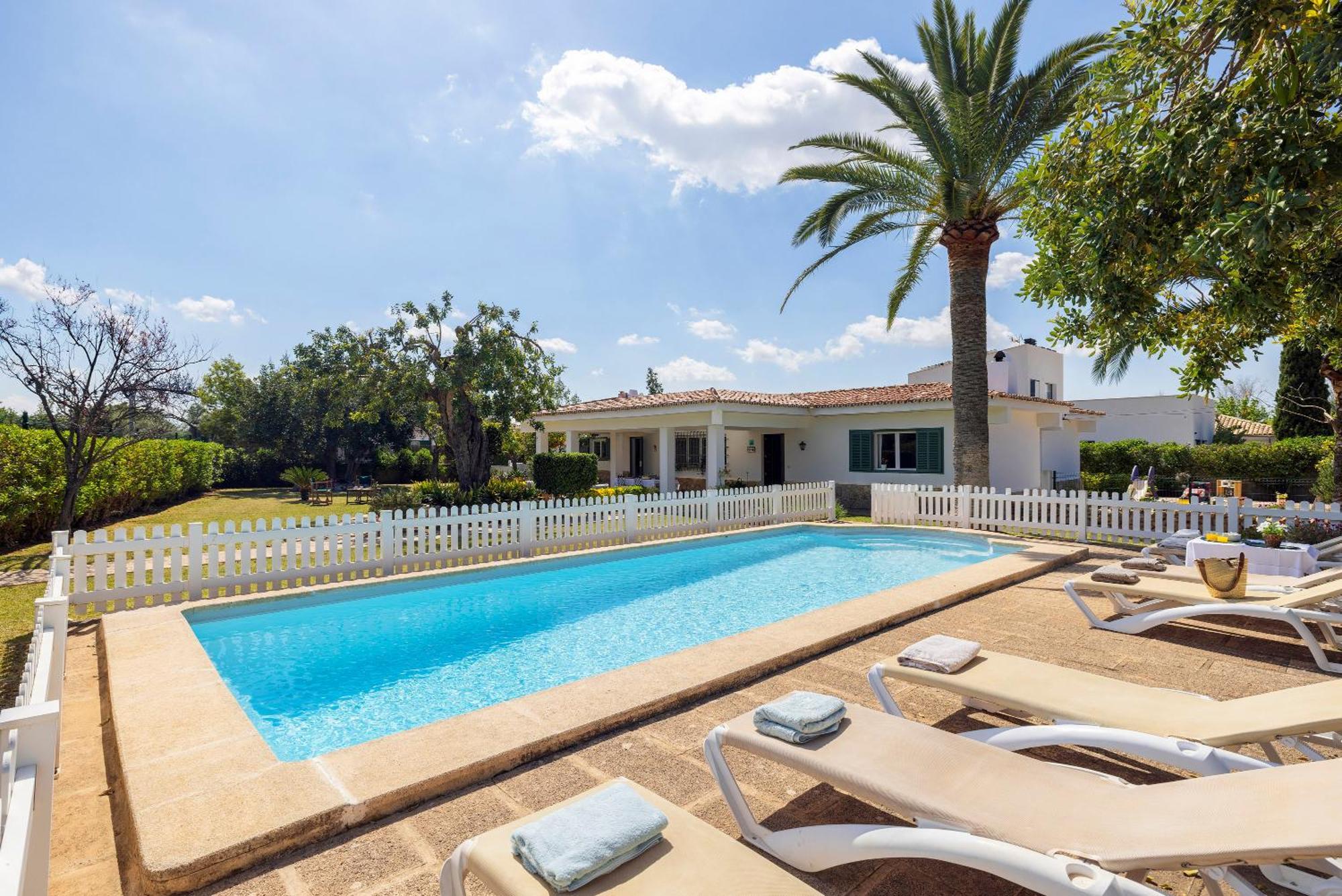 Vakantiehuis Ideal House For Two Families With Pool And Barbecue