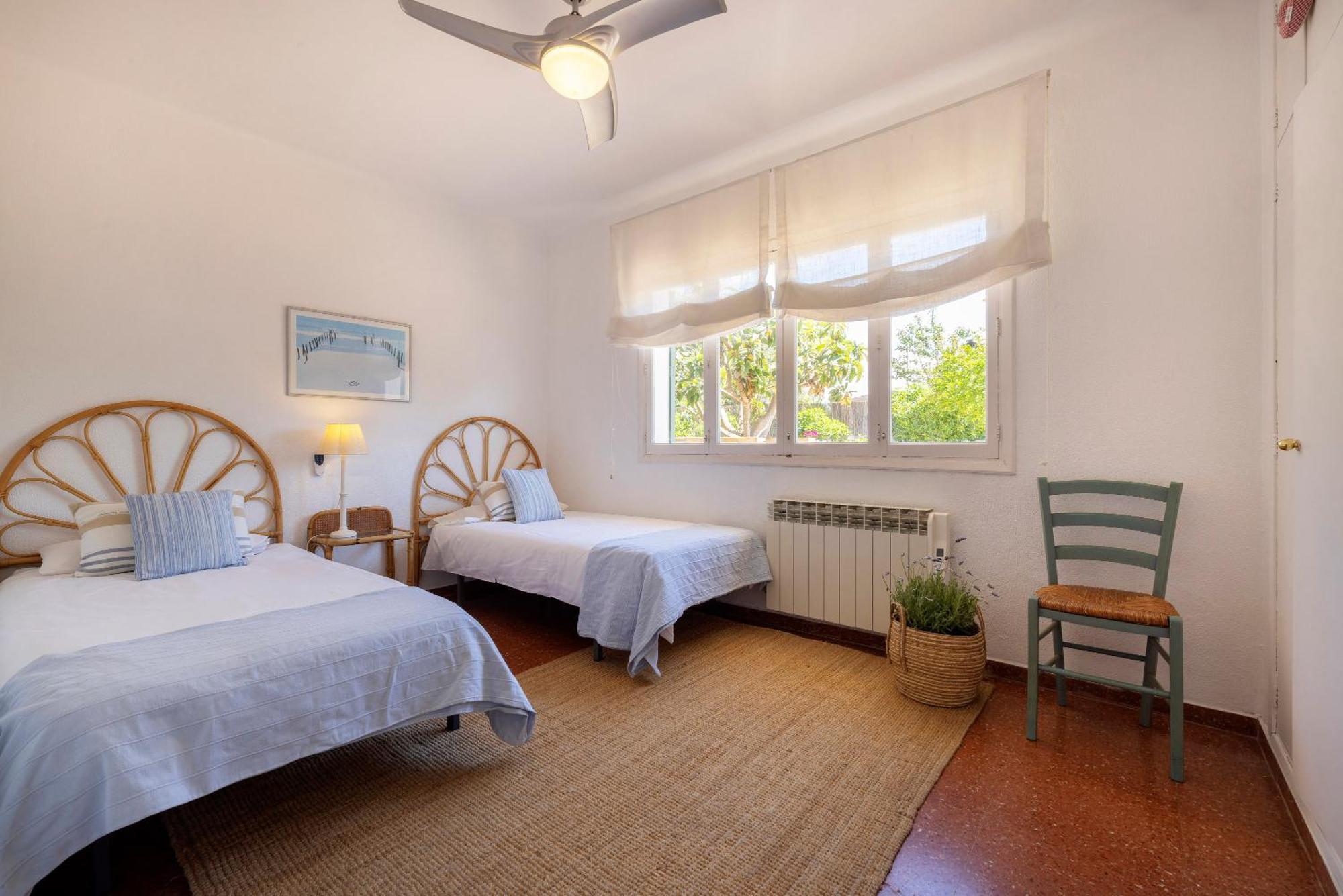 Ideal House For Two Families With Pool And Barbecue Vakantiehuis