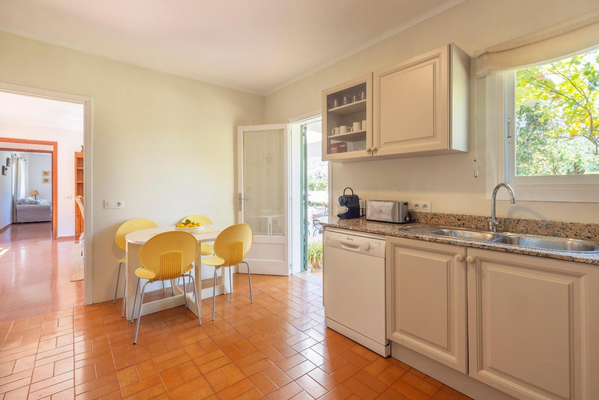 Ideal House For Two Families With Pool And Barbecue Plamanyola