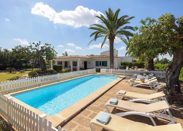 Ideal House For Two Families With Pool And Barbecue