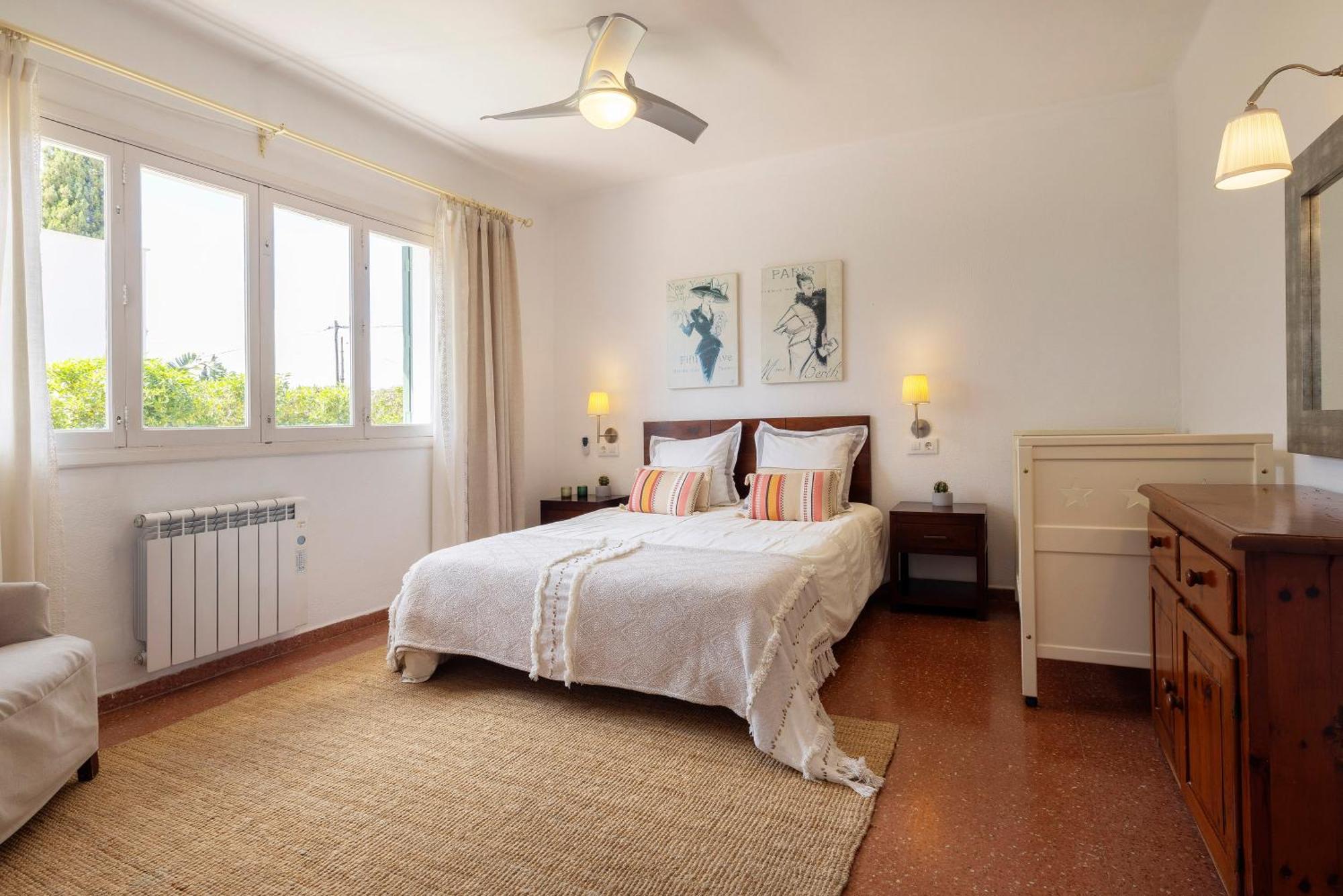 Ideal House For Two Families With Pool And Barbecue Plamanyola