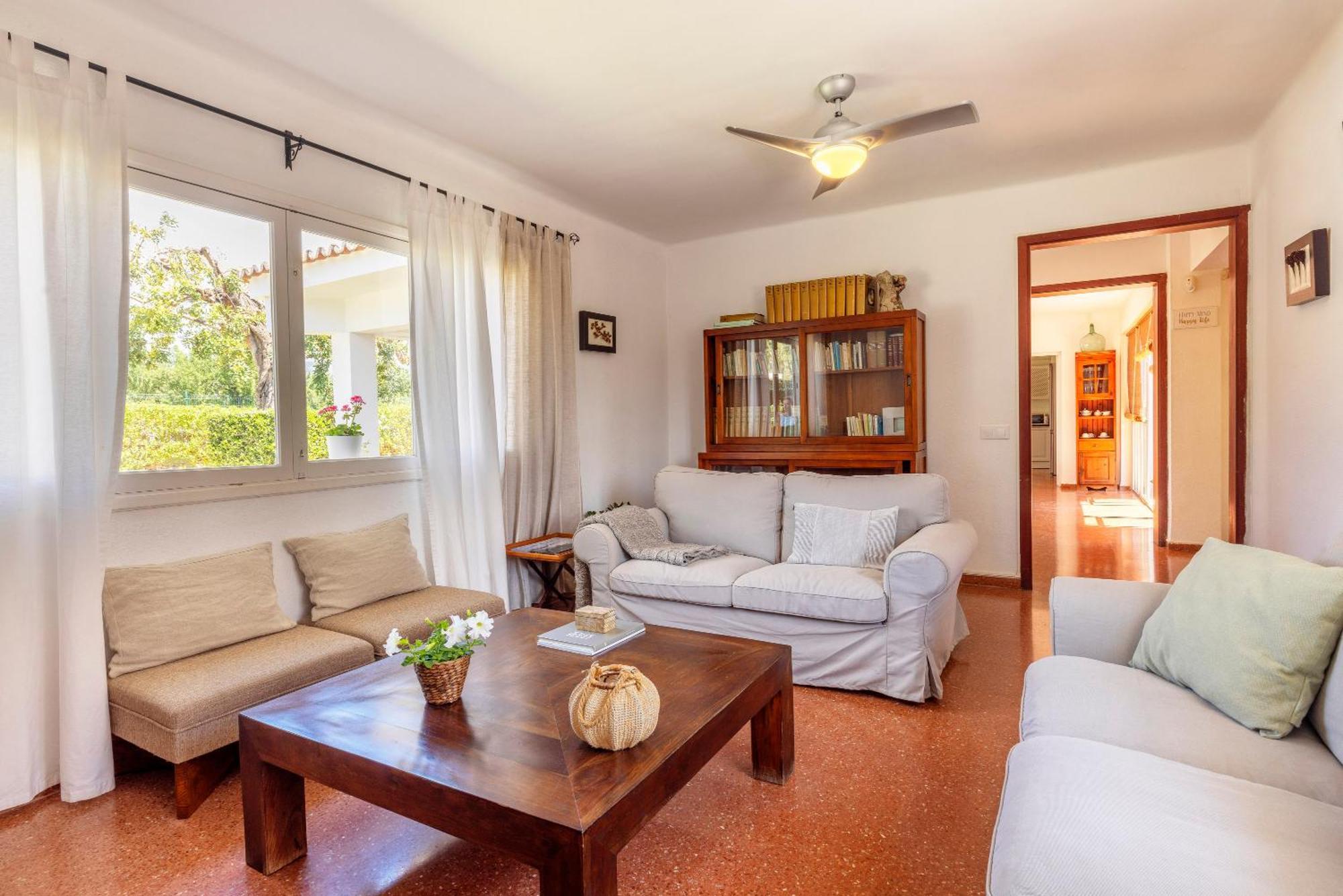 Ideal House For Two Families With Pool And Barbecue
