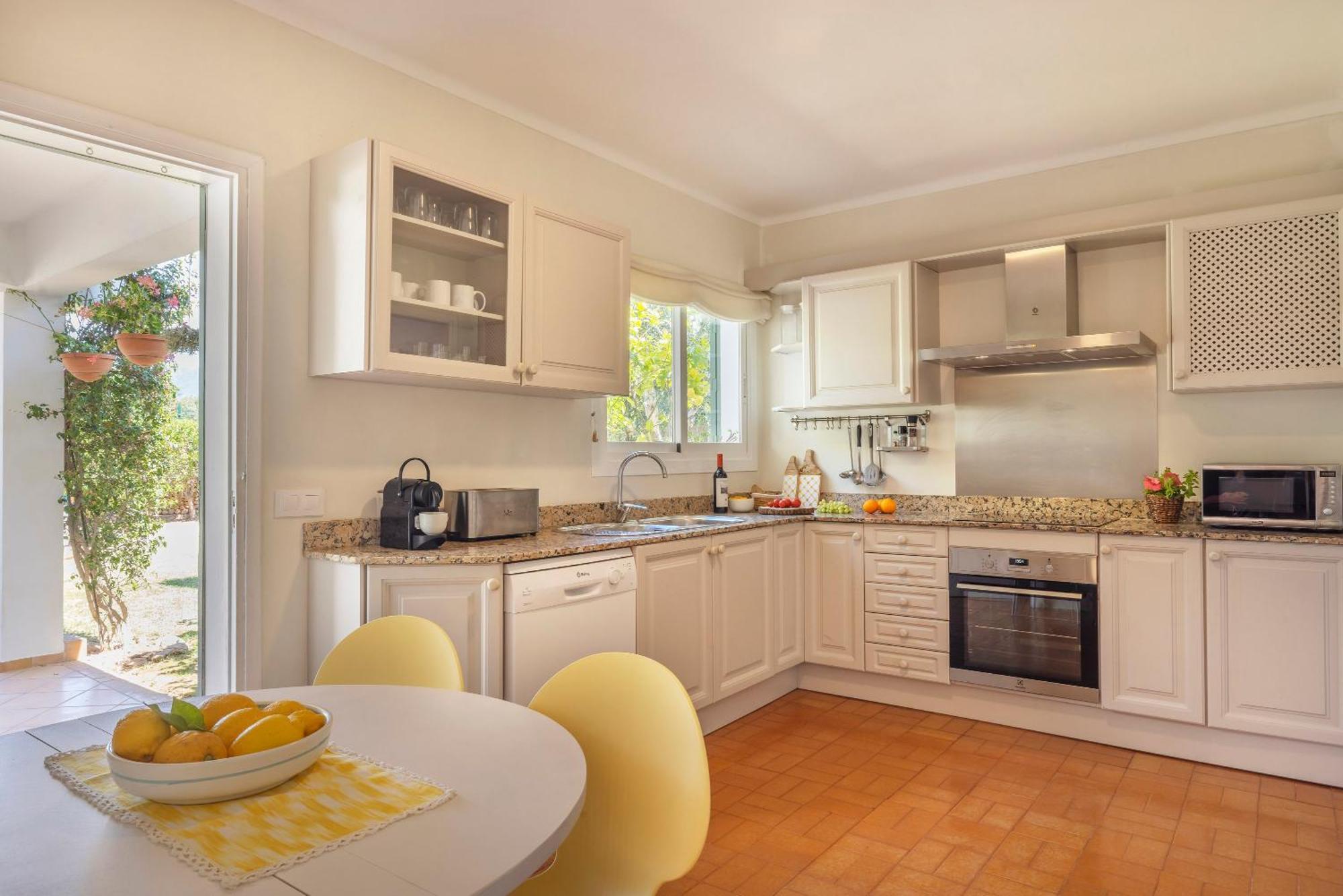 Ideal House For Two Families With Pool And Barbecue Сasa de vacaciones